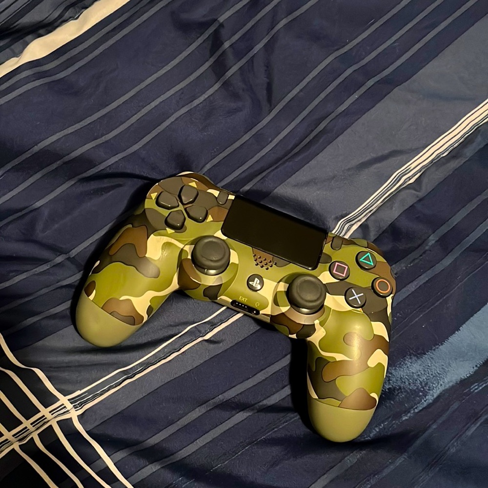 Green cameo PS4 controller